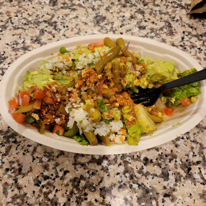 photo of Chipotle Mexican Grill Sofritas Burrito Bowl shared by @johnrosz on  29 Dec 2020 - review