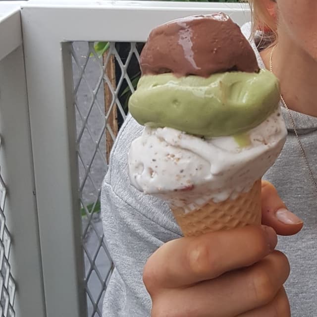 Foto do prato “Matcha, Brownie, Kokos-Chia-Granola”