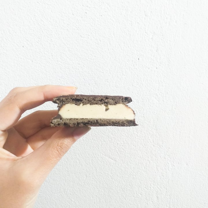 photo of Nolate Alfajor Negro De Mani shared by @isabella05 on  01 Apr 2022 - review