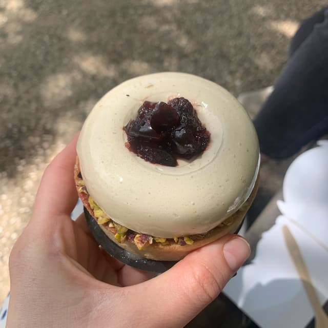 菜肴“Le pistache cerise”的照片