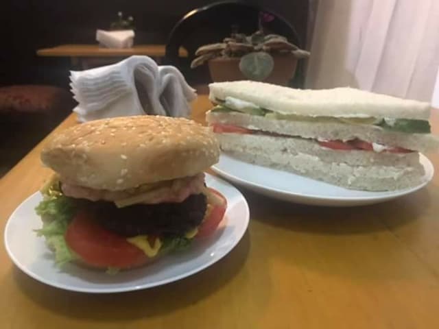 Photo of the dish “Hamburguesa de Frejoles Y Un Triple”