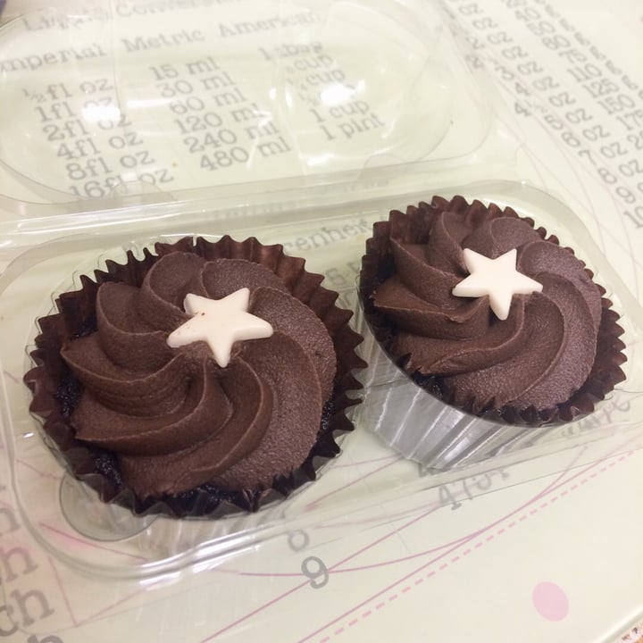 photo of Morrisons V Taste Vegan Chocolate Cupcakes shared by @ghoulyprincess on  20 Apr 2019 - review
