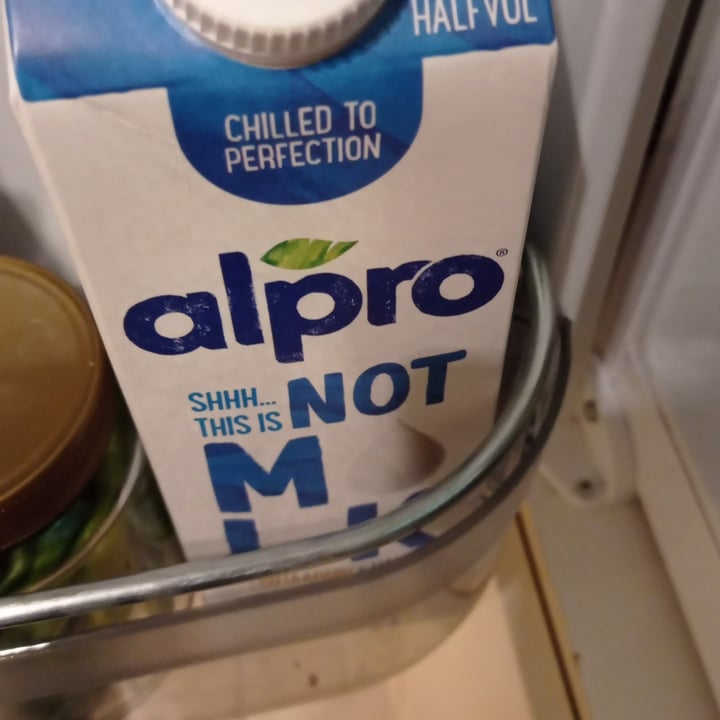 photo of Alpro Shhh...This isn't milk 1,8% shared by @nuriawashungry on  10 Dec 2021 - review