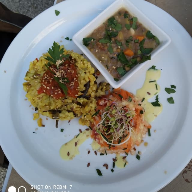 Photo of the dish “Arroz y ensalada de col”