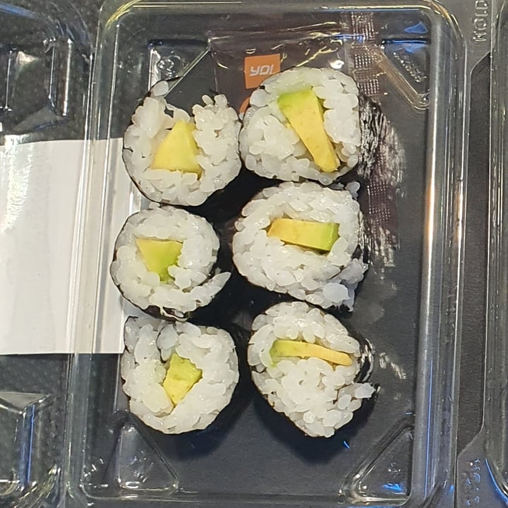 photo of YO! Sushi Avacado Maki shared by @elibratti on  09 May 2022 - review