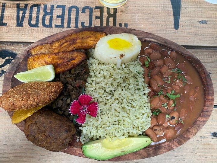 review photo of Comedor de los Milagros Bandeja paisa Vegana shared by @candymiri on 12 Jan 2020 - review