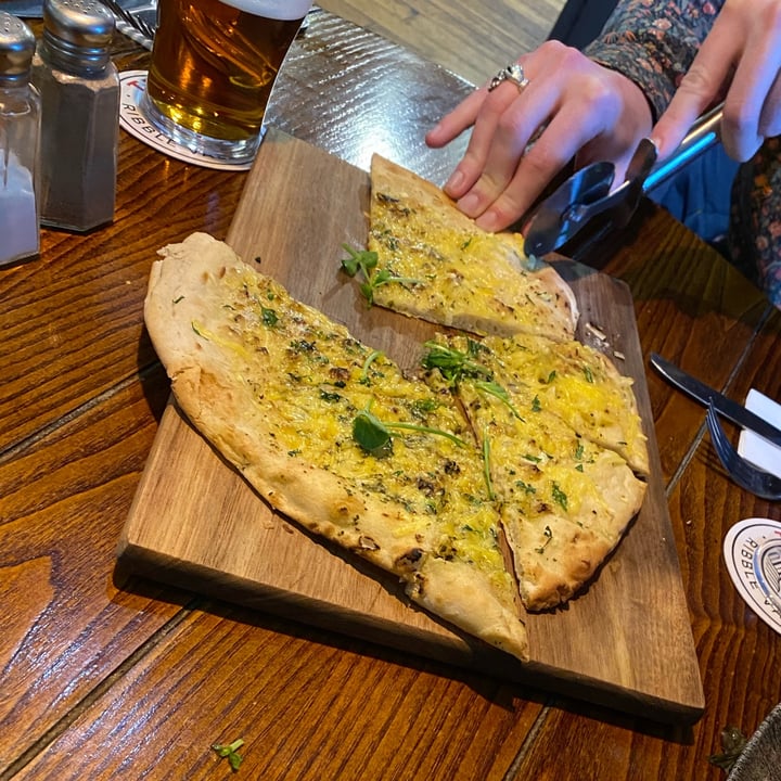 photo of The Winterburn Garlic and parsley flatbread shared by @sincyr on  24 Jan 2022 - review
