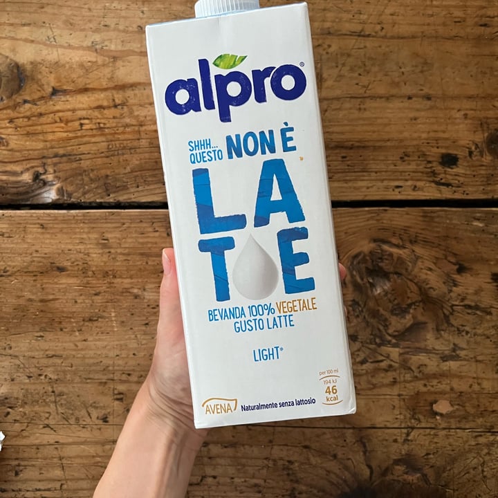 review photo of Alpro This is Not Milk Classic Questo Non è Late Classico shared by @elenabottinelli on 17 Aug 2022 - review