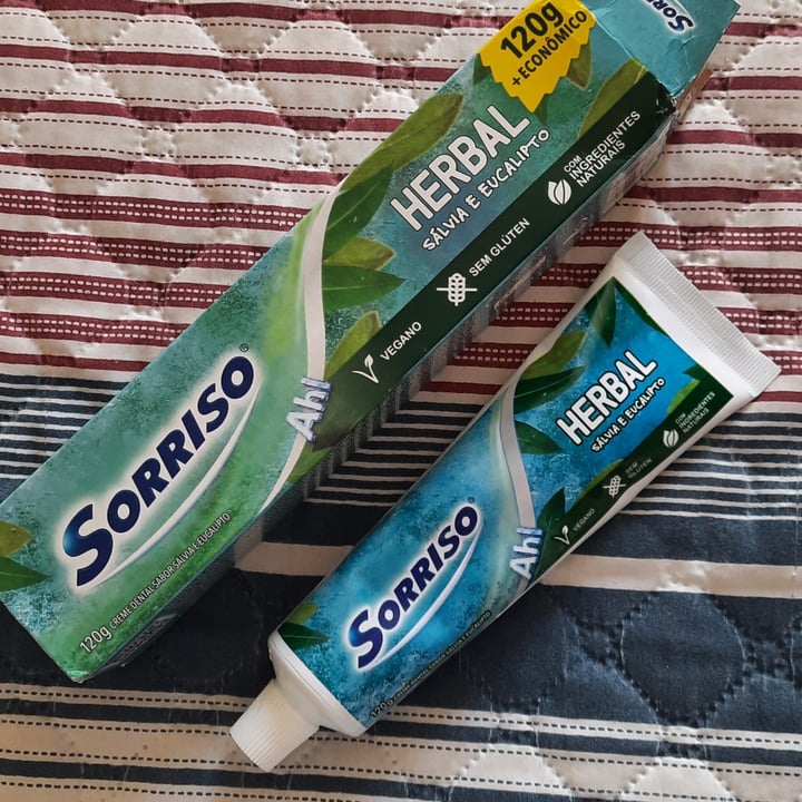 photo of Sorriso Creme Dental Sálvia e Eucalipto shared by @tatifardo on  25 Jul 2022 - review