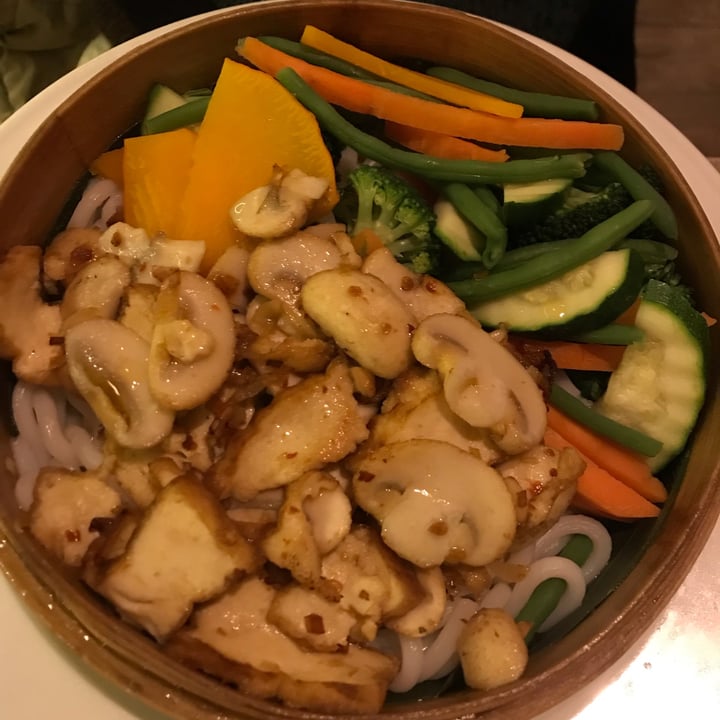 photo of Quy Nguyen Vegan Living Udon Noodle With Tofu And Vegetables shared by @elisacarleo on  12 Mar 2022 - review