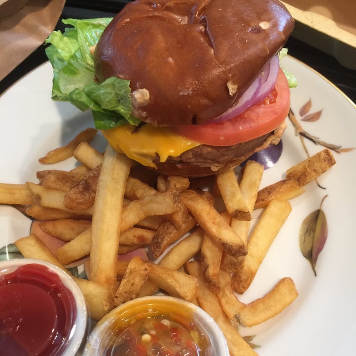 photo of Veggie Grill VG Beyond Burger shared by @ekelcem on  29 Sep 2020 - review