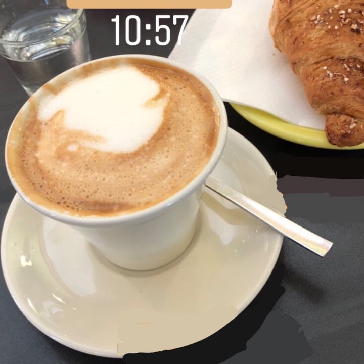 photo of Bar Centrale Cappuccino di soia shared by @samanta27 on  14 Mar 2022 - review