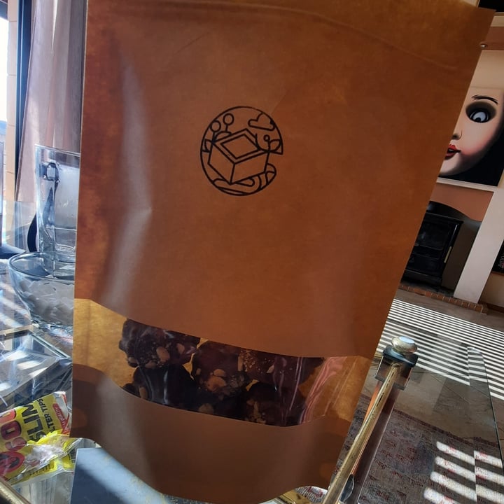 review photo of The crumbox Vegan ferrero roche balls shared by @grofica-akasha on 08 Apr 2021 - review