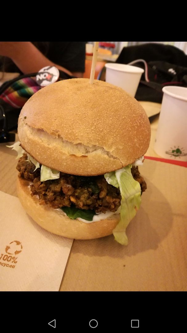 review photo of Vegan Queen Hamburguesa shared by @myksvegan on 04 Aug 2019 - review