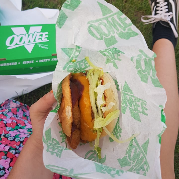 photo of Oowee Vegan Fried chicken burger shared by @raivlys on  07 Dec 2021 - review