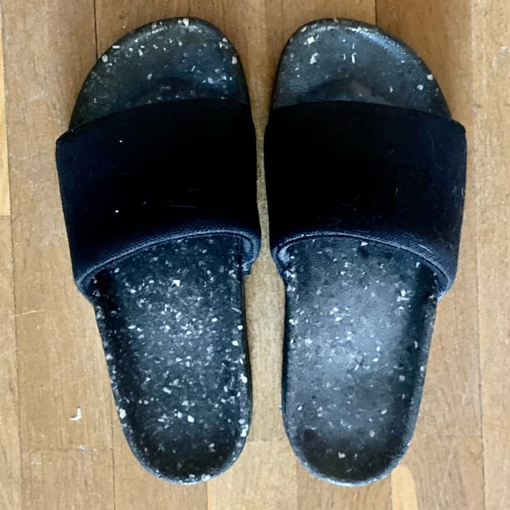 photo of Clotsy Brand Chanclas shared by @gateravegana on  24 Jun 2022 - review