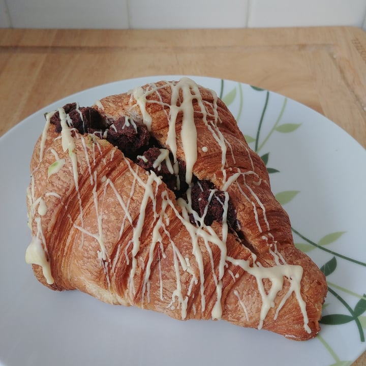 photo of Oh My Days Vegan Cafe Chocolate Brownie & White Chocolate Croissant shared by @alynereis on  24 Sep 2021 - review