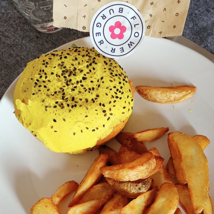 photo of Flower Burger Spicy cecio shared by @alessandracuneo on  17 May 2022 - review