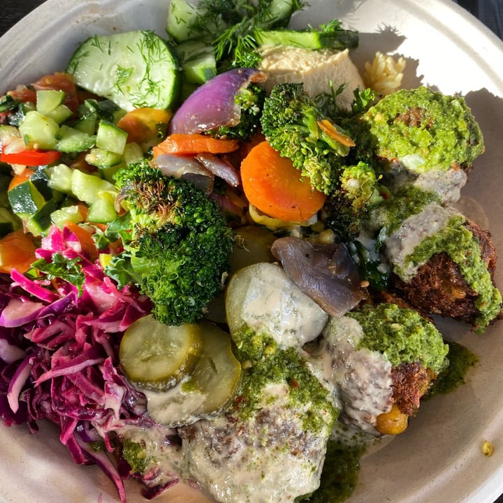 photo of Roti Modern Mediterranean Falafel Salad shared by @coffeeandveganfood on  19 Apr 2021 - review