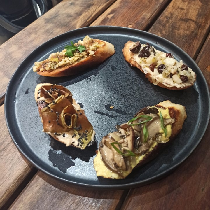 review photo of Comidaria Guerra Bruschetta shared by @lidiaraujo on 31 Jan 2022 - review
