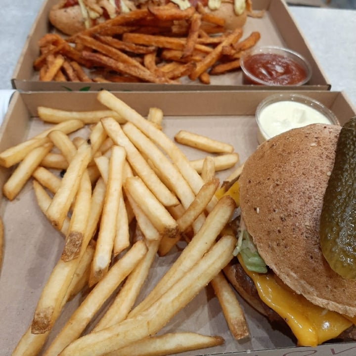 photo of Veganlove street food Vegan Burger shared by @amnrx on  20 Dec 2020 - review