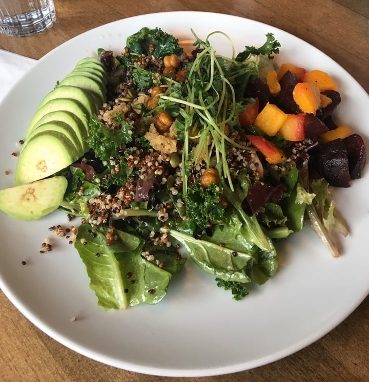 photo of Earls Kitchen + Bar Quinoa + Avocado Power Bowl shared by @tayayjay on  23 Nov 2019 - review