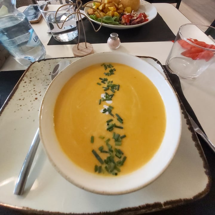 review photo of Jolie Bistrot - vegetarian, gluten free, cucina naturale. Vellutata Di Zucca shared by @elisahope on 10 Jun 2020 - review