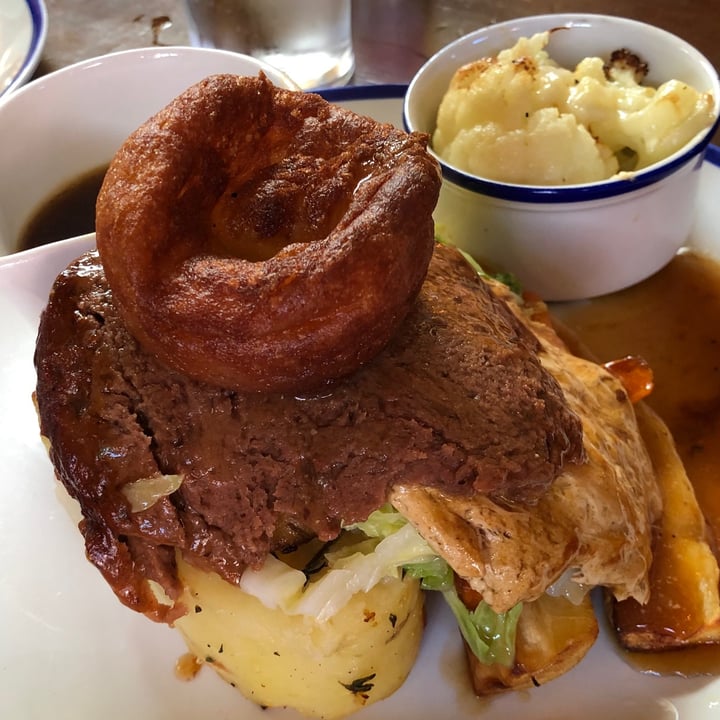 review photo of The Old House Beef Roast Dinner shared by @caznoble on 22 Aug 2021 - review