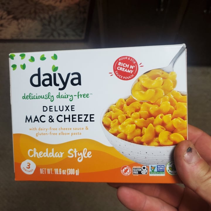 photo of Daiya delux mac and cheese cheddar style shared by @justdropthetots on  01 Jun 2022 - review