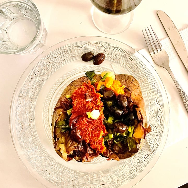 review photo of Poormanger 2 Patata con verdure di stagione, crema di pomodori secchi e olive shared by @moredesign on 27 Mar 2022 - review