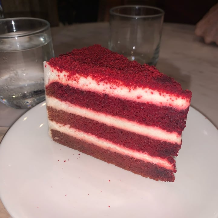 photo of Veganerie Red velvet cake shared by @tiascaz on  26 Nov 2022 - review