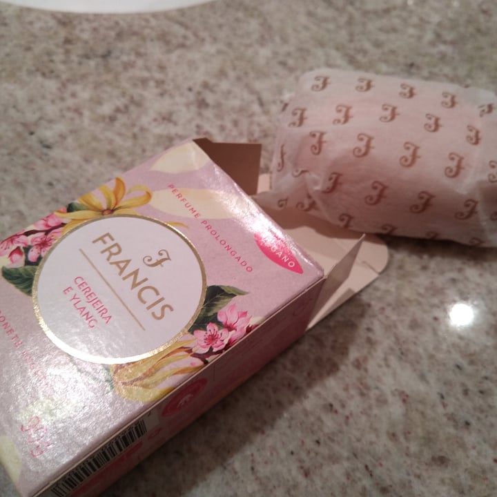 review photo of Francis Francis sabonete vegano shared by @sabrinadm on 08 Jun 2022 - review