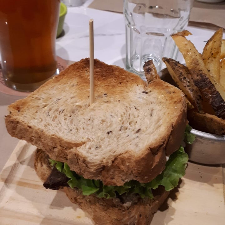 photo of Ubuntu Alimentos Sabios sandwich de tofu shared by @laradefiore on  23 Jul 2020 - review