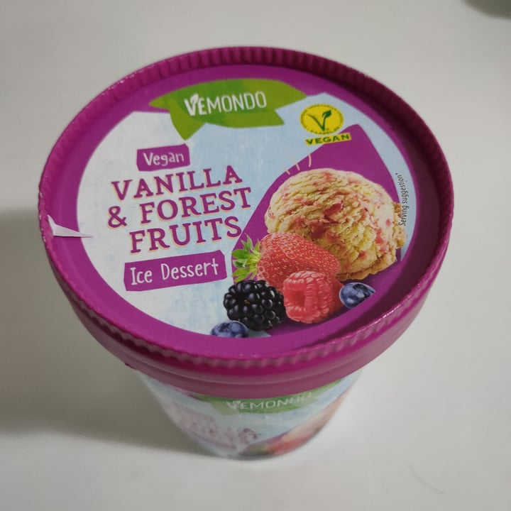 photo of Vemondo Vegan Ice Cream Vanilla & Forest Fruits shared by @oveganoluis on  30 Jul 2021 - review