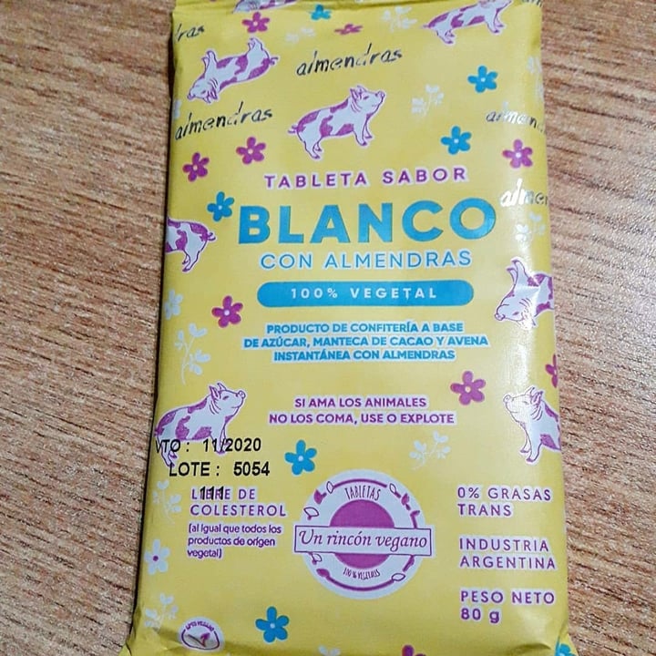 photo of Un Rincón Vegano Tableta sabor Blanco con Almendras shared by @ilyabv on  11 Jan 2021 - review