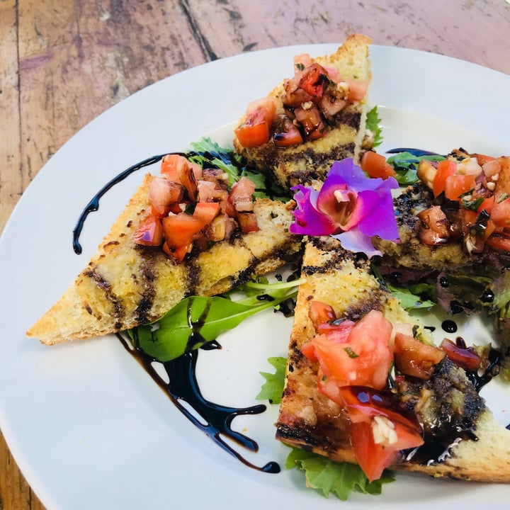 photo of Russell’s by Eat Healthy Kauai Tomato Bruschetta on Local Toast shared by @anandabhavani on  10 Aug 2018 - review