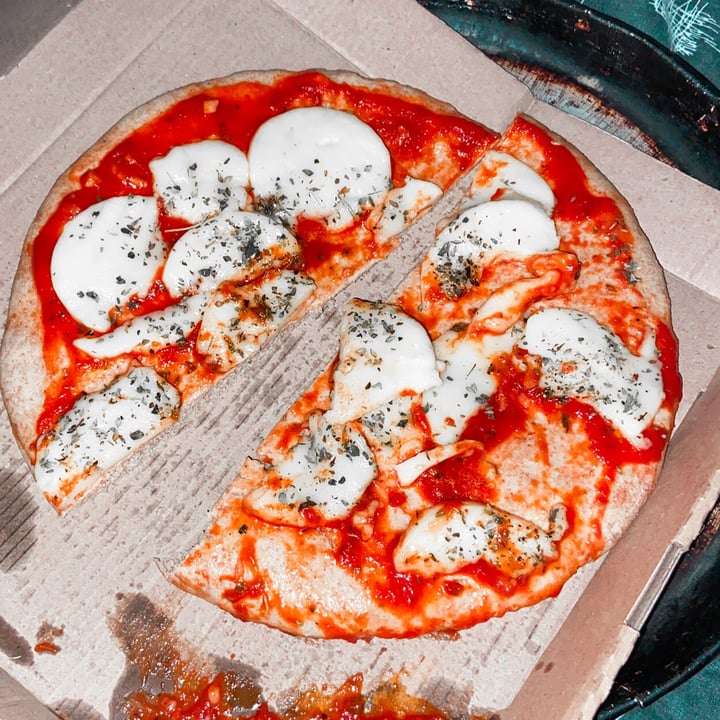 review photo of Veggie Team Pizza shared by @camicoorrea on 29 Mar 2022 - review