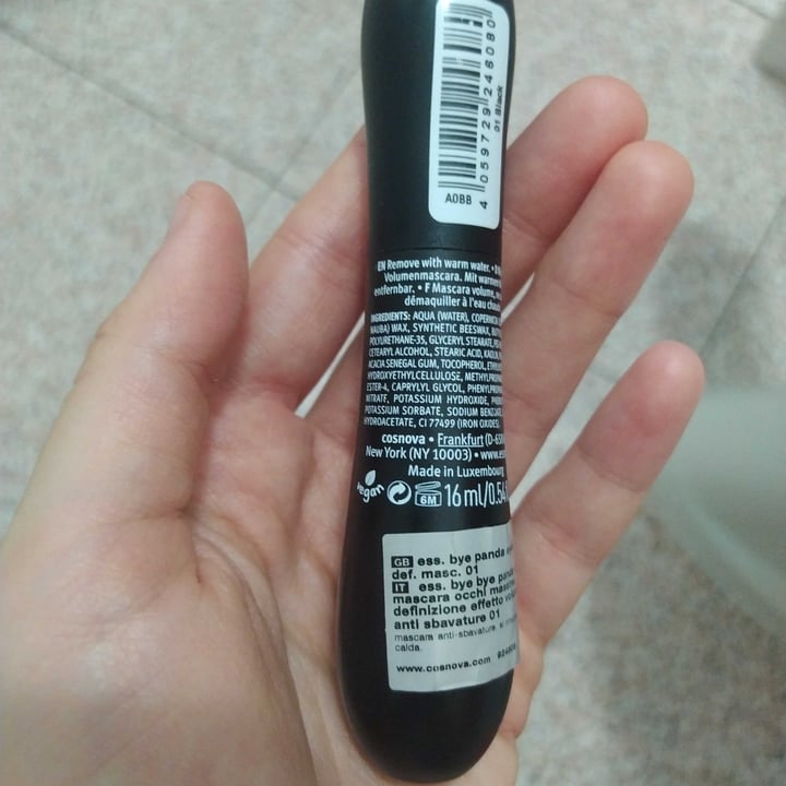 review photo of Essence Cosmetics Bye bye Panda Eyes Smudge-proof Volumizing and Defining Mascara shared by @seminidichia on 16 Jun 2022 - review