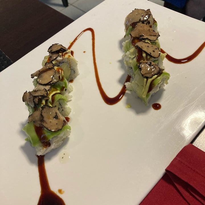 photo of Asia Fusion Sushi Vegan Cheese Roll Con Tartufo shared by @daxvegan on  05 Jul 2022 - review