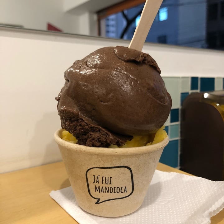 photo of Walnuts Sorvetes Vila Clementino Sorbet chocolate com banana e Sorbet maracujá com gengibre shared by @laraquartier on  16 Jul 2022 - review