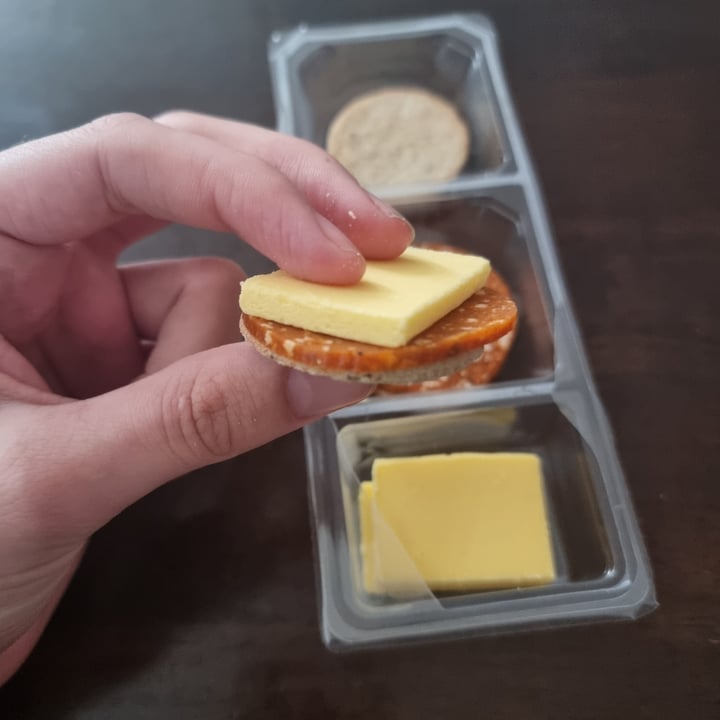 photo of Bio Cheese Cheddar Flavour, Mild Salami & Crackers shared by @tomruff on  05 Jul 2022 - review