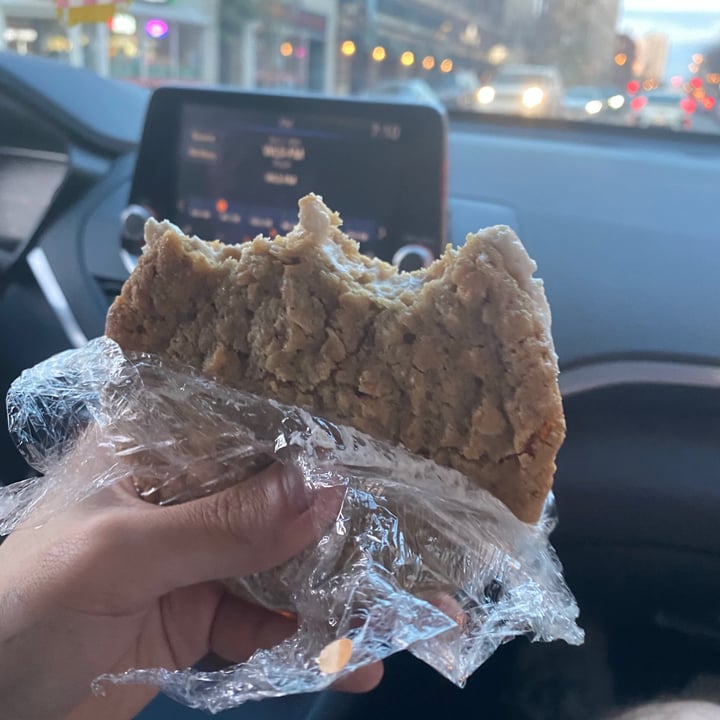 photo of Native Foods Cafe Oatmeal Cream Pie shared by @convicti0n on  09 Apr 2021 - review