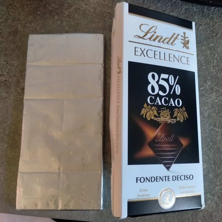 photo of Lindt 85% Cocoa Excellence Rich Dark shared by @albaricoque9 on  12 Dec 2022 - review