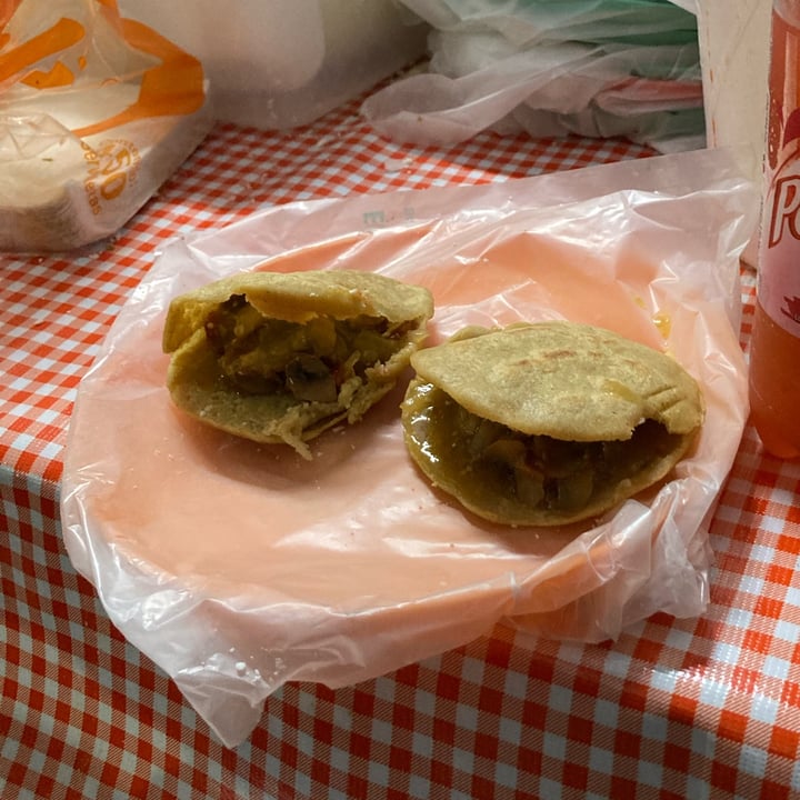 photo of Gorditas de Vita gorditas de champiñones shared by @aliscorle on  06 Oct 2022 - review