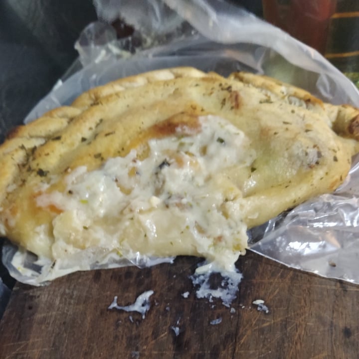 photo of Pizzeria El Golpe Calzone de brócoli shared by @mgyori on  04 Sep 2022 - review
