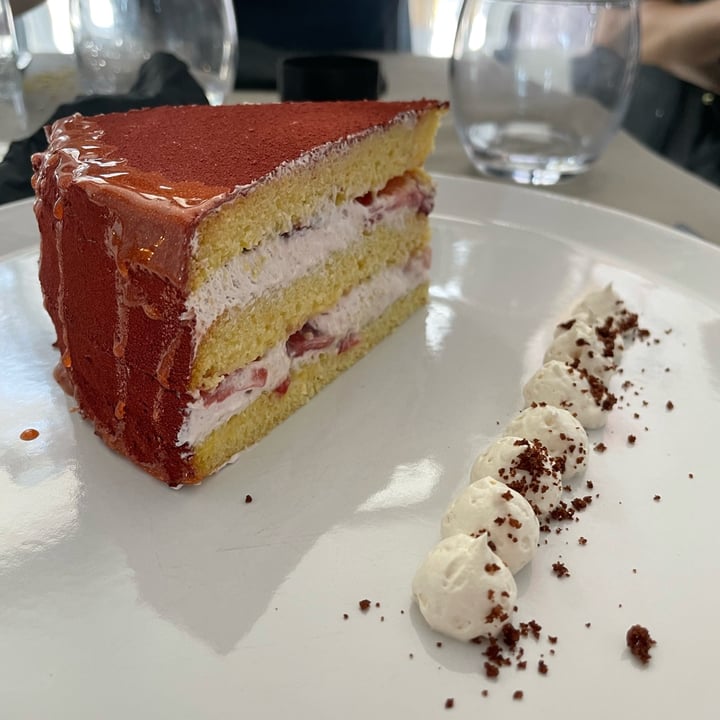 photo of Alice e Viola - Cucina vegetale Torta fragole e panna shared by @feduk26 on  17 Apr 2022 - review