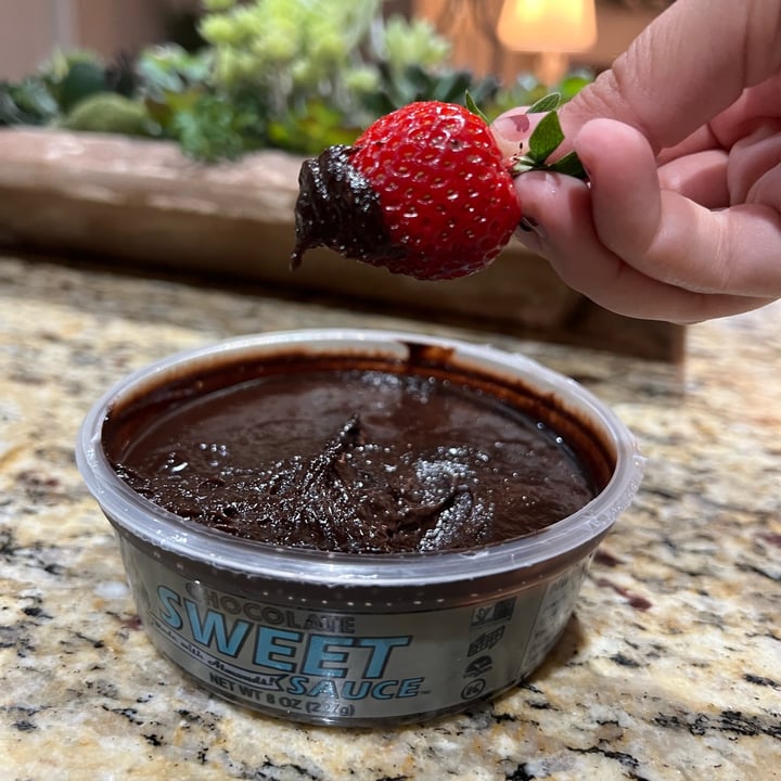 review photo of Bitchin' Sauce Chocolate Sweet Sauce shared by @rachelsveganlife on 13 Mar 2022 - review