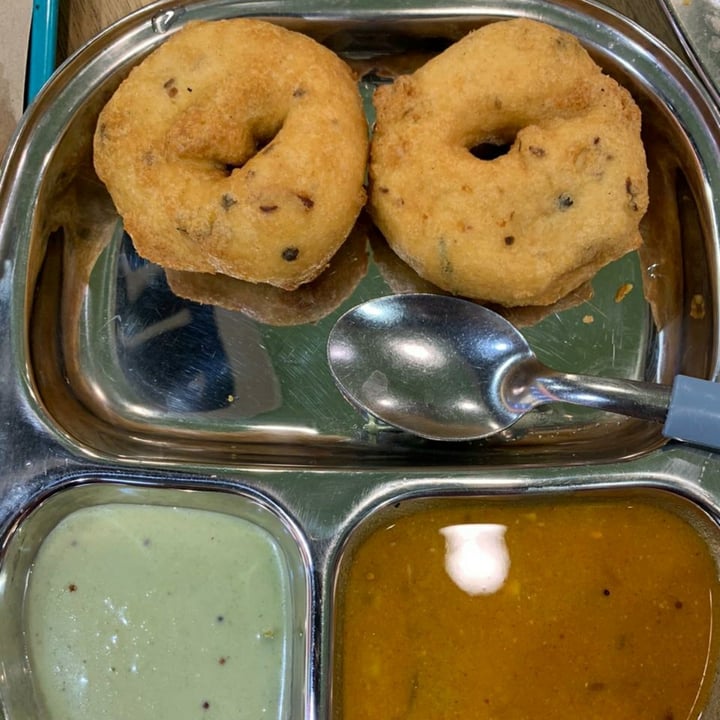 photo of Rathana Bhavan Indian Vegetarian Restaurant (B2 Kopitiam) Vada set shared by @pratul14 on  15 Jul 2020 - review
