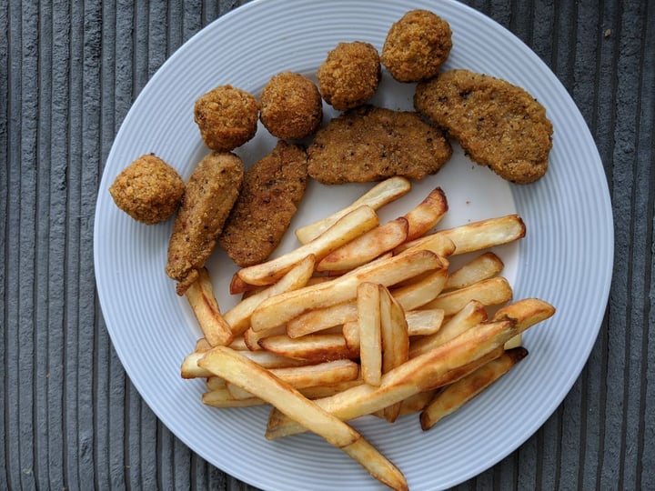 photo of Linda McCartney's Vegetarian Chicken bucket shared by @mxthkn on  06 Apr 2020 - review