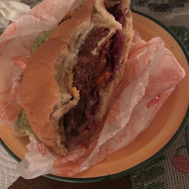 photo of V&V Marseille (Vegan & Végétarien) burger vegan soul shared by @gretaboato on  26 Jun 2022 - review